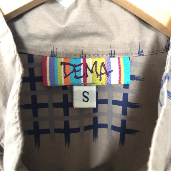 DEMA Modern Ruffle Button Down Top Size Small - Picture 3 of 11